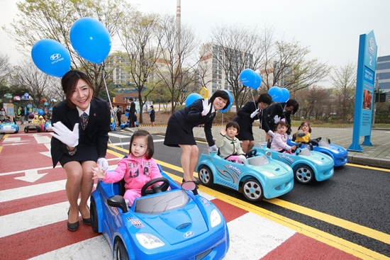 현대자동차가 노원구 어린이 교통공원을 로보카폴리 어린이 교통공원으로 리모델링하고 3일 개장식을 가졌다./현대차 제공