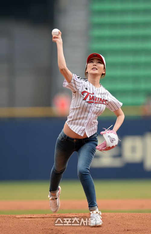 공서영 시구가 누리꾼들 사이에서 인기다. / 스포츠서울 DB