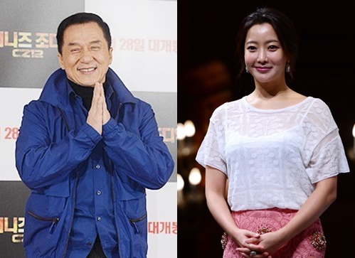 배우 김희선(오른쪽)이 성룡과 중국 자선콘서트서 듀엣곡을 부른다. / 더팩트DB
