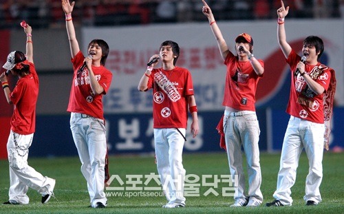 버즈가 8년 만에 재결합 소식을 알려 팬들을 환호하게 하고 있다. /더팩트DB