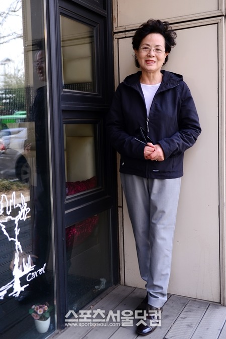 당초 허진은 세 번 결혼하는 여자에서 김용림이 연기한 최여사 캐릭터를 연기하기로 돼있었지만, 대본 리딩 당시 김수현 작가에게 호된 꾸지람을 듣고 임실 캐릭터로 강등당했다고 털어놨다./남윤호 기자