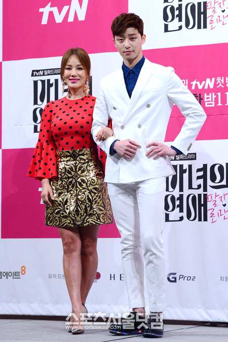 배우 박서준이 tvN 새 월화드라마 마녀의 연애를 통해 호흡을 맞추는 엄정화에 대해 사랑스럽다고 표현했다. / 남윤호 기자