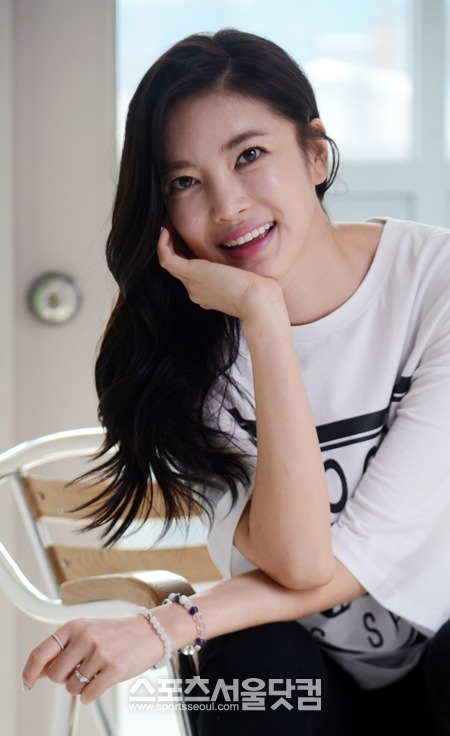 가수 NS윤지가 지난 1일 새 미니앨범 더 웨이2를 발매하고 1년 6개월 만에 가요계에 컴백했다. /이효균 기자
