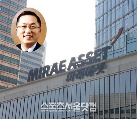 매년 수십억 원의 배당금을 재단에 기부하는 것으로 알려진 그가 가족들에게는 두둑한 배당금을 챙겨주고, 자녀 승계는 없다던 박현주 미래에셋그룹 회장(원 안)이 2세 경영 체제를 공고히 하고 있다는 주장이 제기되고 있다./더팩트DB