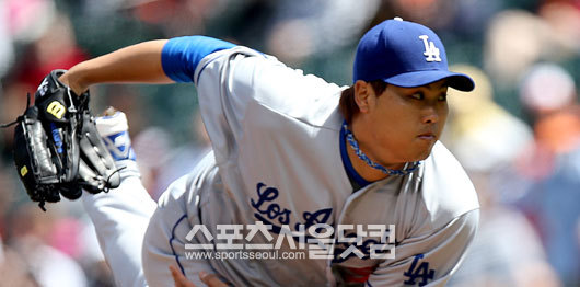 LA 다저스 류현진이 12일 열린 2014시즌 메이저리그 애리조나 다이아몬드백스와 원정 경기에 선발 등판했다. / 더팩트 DB