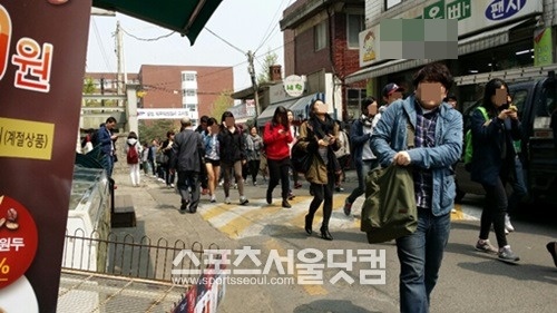 13일 삼성 상반기 채용 필기시험인 SSAT(삼성직무적성시험)를 치른 응시자들이 고사장에서 나오고 있다./내발산동=김아름 인턴기자