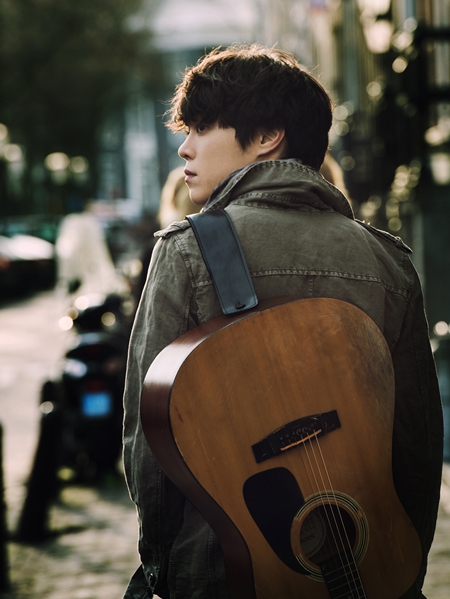 가수 에디킴이 앨범 발매 후 타이틀곡을 밀당의 고수에서 너 사용법으로 교체했다. /미스틱89 제공