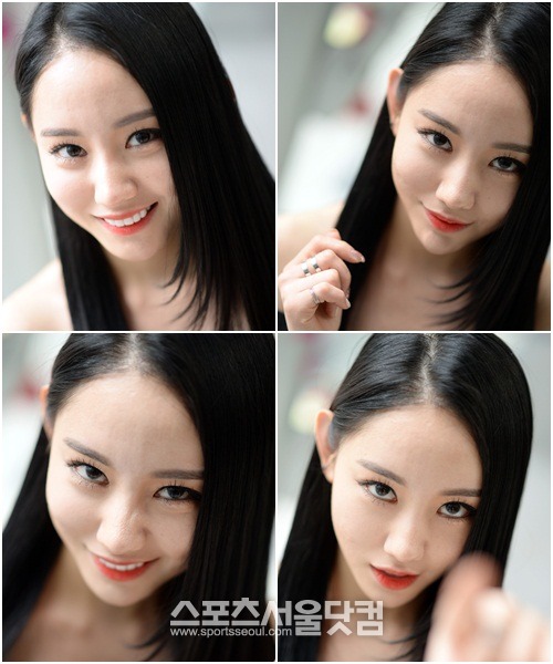 아연이 다양한 표정을 지으며 드럼 여신으로서 자랑스러운 마음을 표현하고 있다./이효균 기자