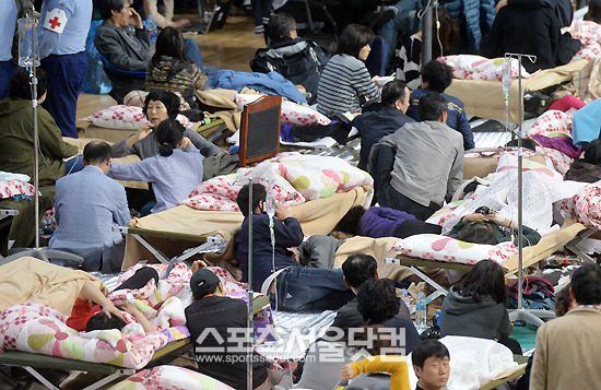 기적을 빕니다, 세월호 침몰 사고에 국내는 물론 해외에서도 기적을 바라는 애도 물결이 이어지고 있다. /더팩트DB
