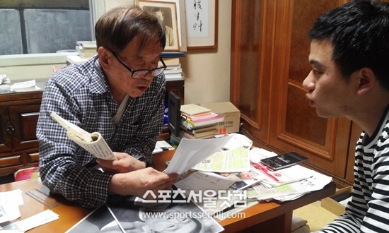 당대 대표 관상가로 꼽히는 신기원 씨가 6·4 서울시장 선거에 출사표를 던진 박원순 현 서울시장과 김황식 전 총리, 정몽준 의원, 이혜훈 최고위원 등 네 명의 사진을 놓고 <더팩트> 취재진에게 관상을 설명하고 있다./상계동=김경민 인턴기자