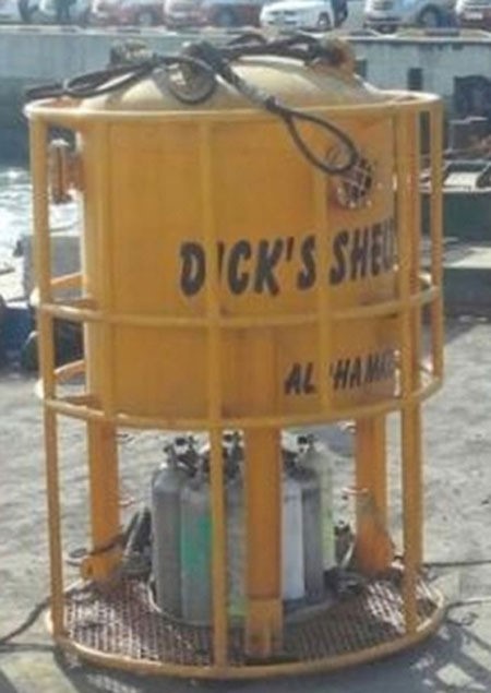 이종인 알파잠수기술공사 대표가 제작한 다이빙벨의 실효성과 관련해 논란이 일고 있다./ 이상호 기자 트위터