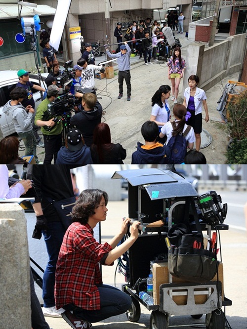 달래된 장국 제작진이 윤소희의 오토바이 교통사고 신을 찍기 위해 분주하게 움직이고 있다./와이트리미디어 제공