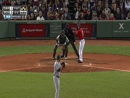 보스턴의 더스틴 페드로이아(빨간 유니폼)가 3일 오클랜드전에서 만루홈런을 터뜨렸다. /MLB 홈페이지 캡처