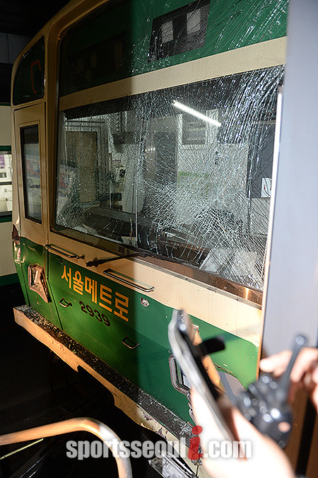 경찰이 지하철 2호선 추돌사고 관련해 3일 오전 서울메트로 본사를 전격 압수수색했다./최진석 기자