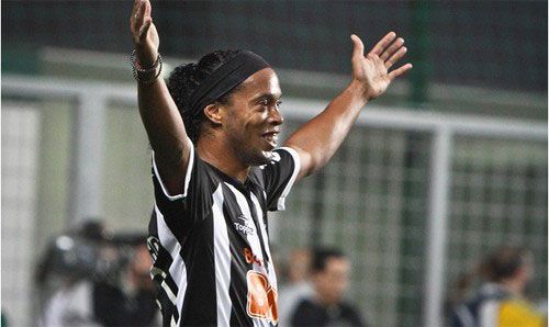 호나우지뉴가 2014 브라질 월드컵 진출을 노렸지만, 7일 발표된 23명의 최종 명단에 포함되지 못했다. / 아틀레치쿠 미네이루 홈페이지