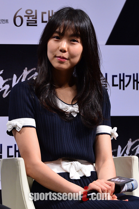 영화 우는 남자에서 엄마 모경 역을 맡아 이미지 변신을 시도한 김민희./남윤호 기자