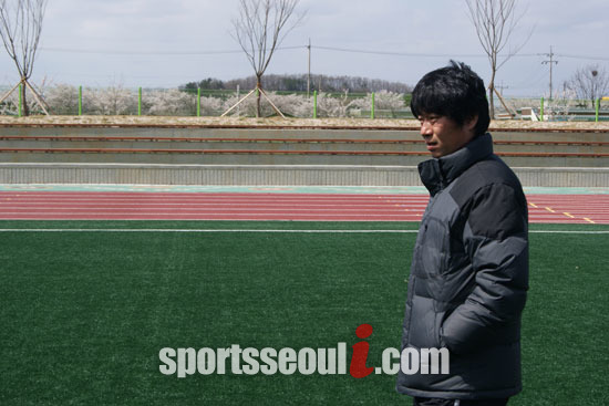 영남대학교 출신 이명주, 김승대 등이 K-리그 클래식에서 맹활약을 펼치면서 김병수 감독의 지도력이 주목받고 있다.