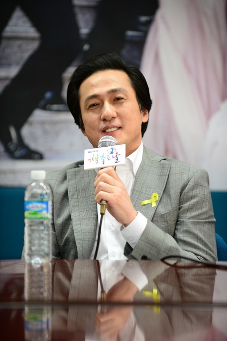 손창민은 기자 간담회 내내 노련한 입담으로 웃음을 선사했다. / SBS 제공