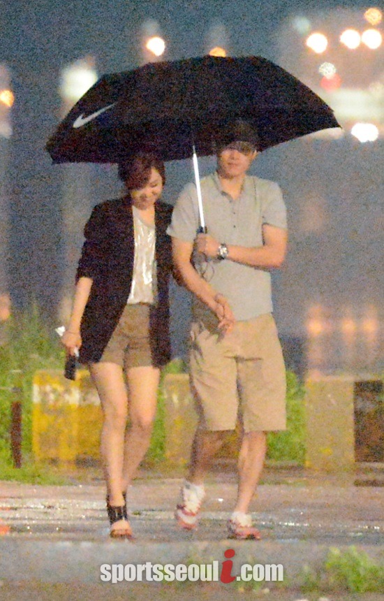 박지성과 김민지 전 SBS 아나운서가 데이트를 즐기고 있다. / 임영무 기자