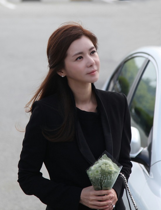 배우 장서희가 KBS2 새 일일드라마 뻐꾸기 둥지 첫 촬영을 하고 있다. / 예인E&M 제공