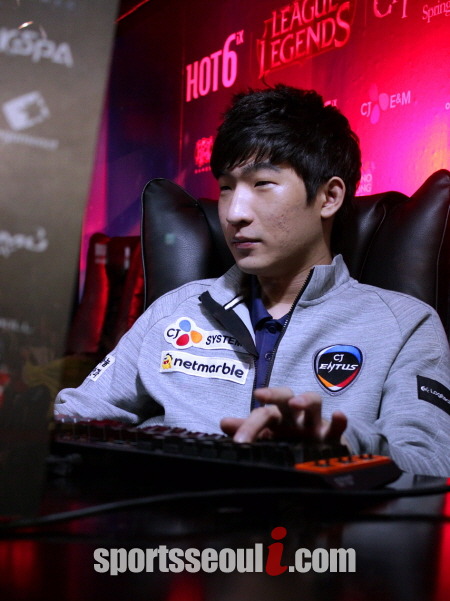 CJ엔투스 블레이즈 엠퍼러 김진현(사진). CJ블레이즈는 16일 용산 e스포츠상설경기장에서 열린 롤챔스 3, 4위전 1세트에서 김진현 트위치의 활약에 힘입어 승리했다./용산=김연정 기자