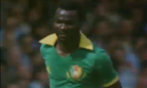 로저 밀라는 카메룬 국가 대표로 세 차례 월드컵에 나섰다. 1990 이탈리아월드컵에서 4골을 터뜨리며 팀의 8강 진출을 이끌었다. / 국제축구연맹 홈페이지 영상 캡처
