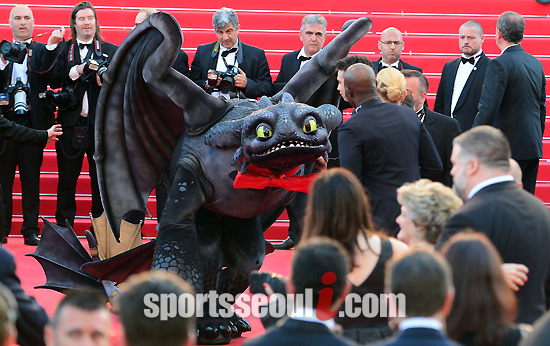 드래곤 영화 행사에 제가 빠질 수 없죠!