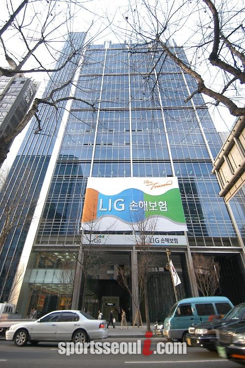 LIG손해보험 매각 본입찰에 KB금융지주, 롯데그룹, 동양생명, 자베즈·새마을금고 컨소시엄, 중국 푸싱그룹 등 5개사가 참여했다. /더팩트DB