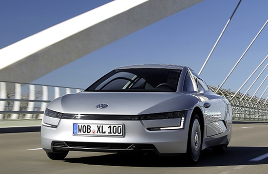 폭스바겐은 2014 부산모터쇼에서 1리터 카 XL1을 공개한다.