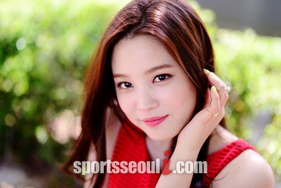 윤소희가 신인다운 연기 욕심을 내비치며 시청자의 신뢰를 얻을 수 있는 배우가 되겠다는 포부를 말하고 있다. / 김슬기 인턴기자