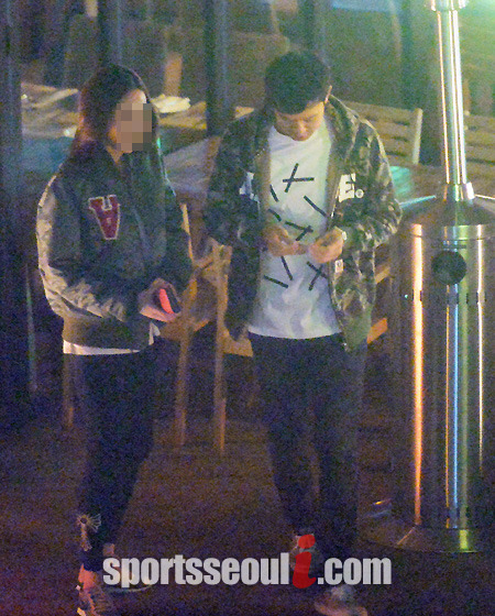 천정명(오른쪽)이 일반인 여자 친구와 연애 소식을 <더팩트>을 통해 알려 화제를 모으고 있다. /문병희 기자