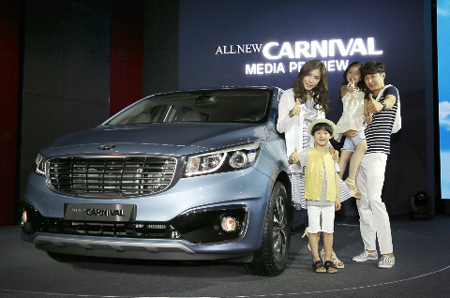 기아차에서 올 뉴 카니발을 공개해 눈길을 끌고 있다. / 기아차 제공