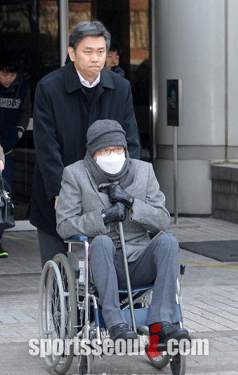 구치소에 수감된 지 2주 만에 서울대병원에 재입원한 이재현 CJ그룹 회장이 극도로 쇠약해진 건강 상태를 호소하며 재판부에 석방을 요청했다./더팩트DB