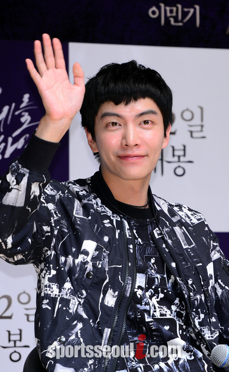 배우 이민기가 영화 황제를 위하여에서 이태임과 베드신 촬영에 임하며 생각했던 것을 이야기하고 있다. / 김슬기 인턴기자