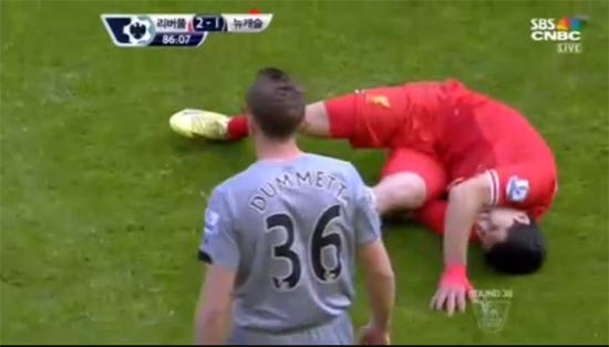 뉴캐슬의 수비수 폴 더밋이 우루과이 축구팬들에게 살해 위협을 받고 있다. / SBS CNBC 영상 캡처