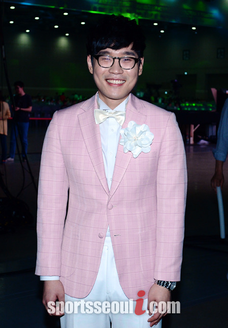 리그오브레전드 1세대 프로 게이머로 롤챔스 해설 위원으로 활동하고 있는 클템 이현우가 24일 롤챔스 스프링 결승 현장에서 결혼 소식을 알렸다./일산=김슬기 인턴기자
