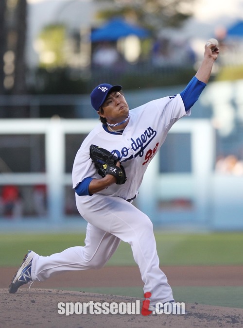 류현진이 27일 신시내티 레즈와 경기에서 7.1이닝 3실점의 쾌투로 시즌 5승째를 따냈다. 사진은 지난해 7월 29일 로스앤젤레스 다저스타디움에서 열린 신시내티 레즈와 홈 경기에 등판한 류현진. / 더팩트 DB