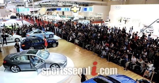 2014 부산모터쇼가 29일 프레스데이를 시작으로 다음달 6일까지 역대 최대로 열린다. 사진은 지난 2012 부산모터쇼/더팩트DB