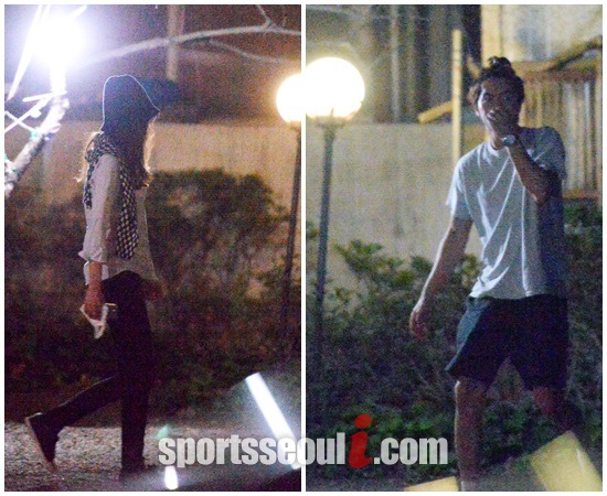 공효진(왼쪽)과 이진욱이 시간 차를 두고 움직였지만 이내 가까이 붙어 다니며 애정을 자랑하고 있다./임영무 기자