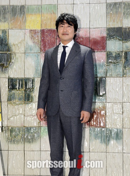 영화 변호인으로 제50회 백상예술대상 영화부문 대상을 받은 송강호./더팩트DB