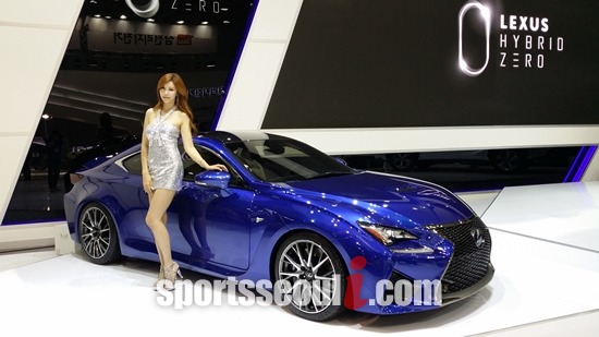 렉서스는 2014 부산 모터쇼에서 레이싱 쿠페 RC F를 국내에 처음 소개했다./부산=황준성 기자