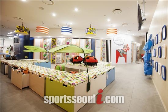 이케아코리아의 프로젝트 매니저인 패트릭 슈루푸는 28일 영등포 타임스퀘어에 마련한 전시 공간인 헤이 홈에서 기자들과 만나 한국 소비자와 접점을 넓히고 싶다고 밝혔다./ 이케아 제공