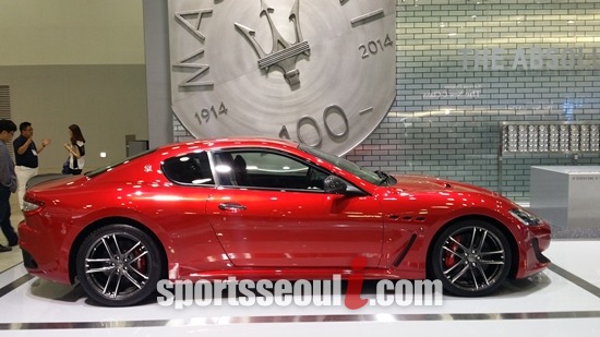 그란투리스모 MC 스트라달레 센테니얼 에디션은 마세라티의 100주년 기념 모델이다.