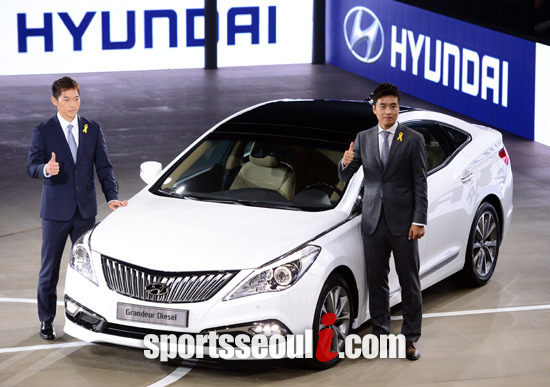 현대자동차는 2014 부산 모터쇼에서 그랜저 디젤 모델을 최초로 공개했다.