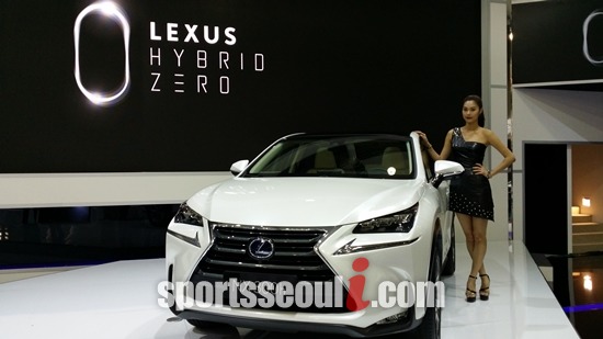 렉서스가 2014 부산 모터쇼에서 한국 프리미어로 소개한 NX300h는 올 하반기에 국내 시장에 출시된다.