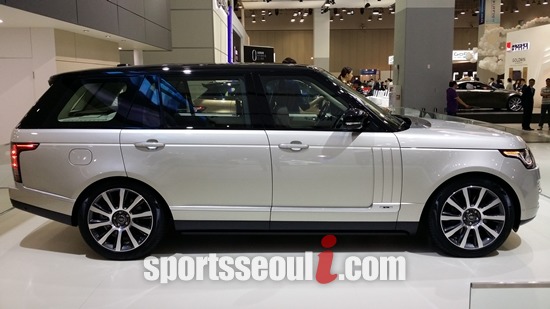 재규어 랜드로버가 레인지로버 롱휠베이스를 2014 부산 모터쇼에서 국내 최초로 공개했다./부산=황준성 기자
