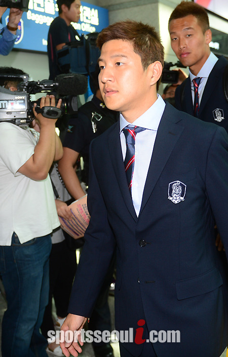 박주호가 전지훈련지인 미국 마이애미로 출국하고 있다. / 인천국제공항 = 배정한 기자