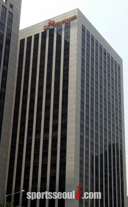 다음커뮤니케이션과 카카오가 합병을 결정하면서 국내 포털 3위 사업자인 SK커뮤니케이션즈의 활로 모색이 시급해지게 됐다./ 더팩트DB