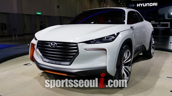 현대자동차가 2014 부산 모터쇼에서 수소연료전지 콘셉트카 인트라도를 아시아 최초로 공개했다./부산=황준성 기자