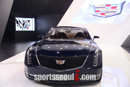 캐딜락이 2014 부산 모터쇼에서 공개한 콘셉트카 엘리라지는 최고 출력 500마력의 성능을 자랑한다./부산=남윤호 기자